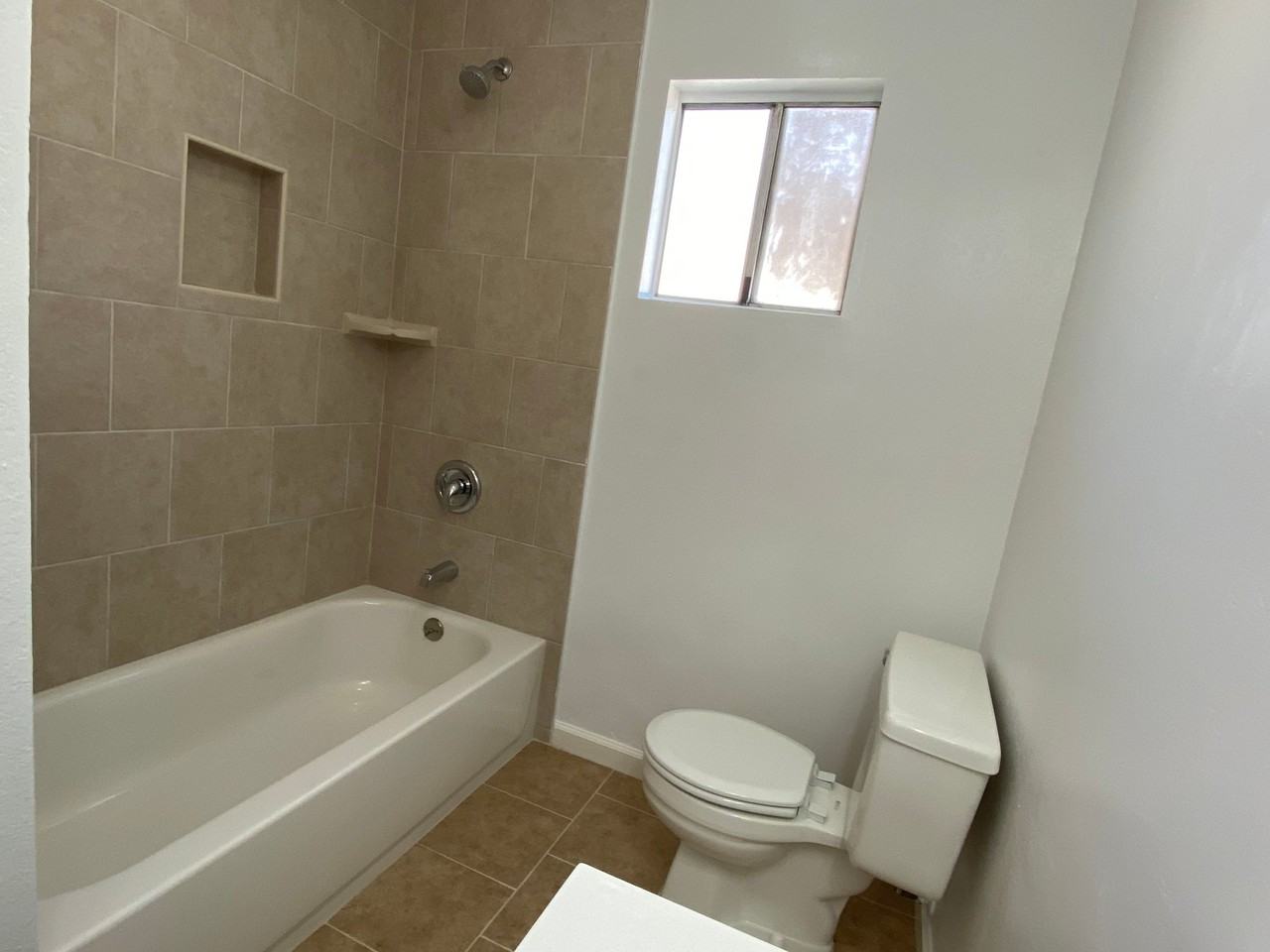 4225 Parkwood Ct #4 - Photo 4 of 20