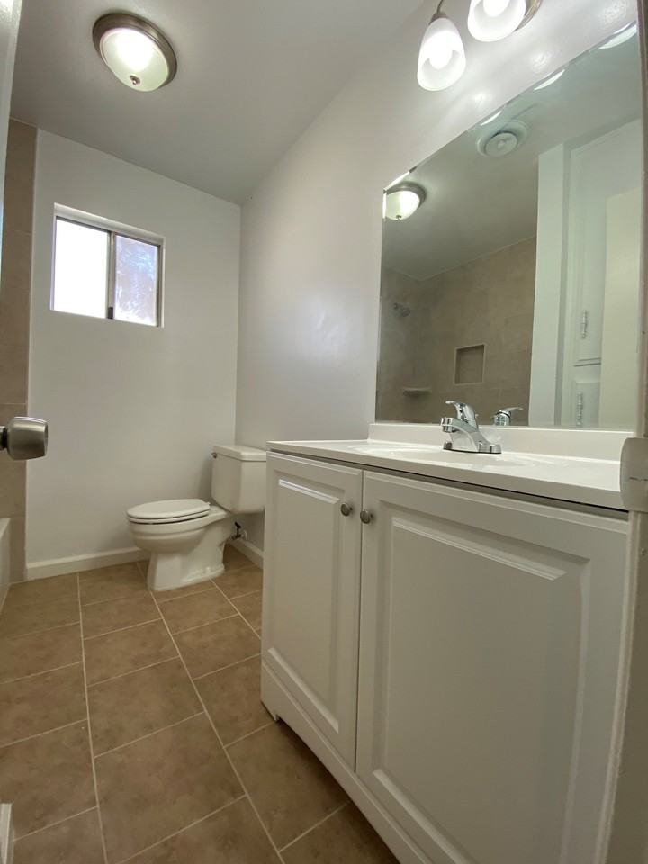 4225 Parkwood Ct #4 - Photo 5 of 20
