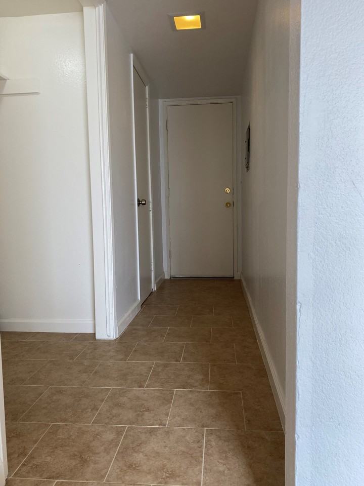 4225 Parkwood Ct #4 - Photo 6 of 20