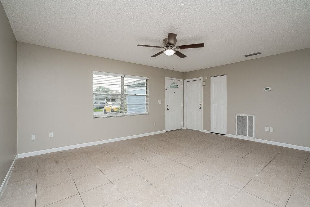 1070 Bridlewood Way - Photo 5 of 16