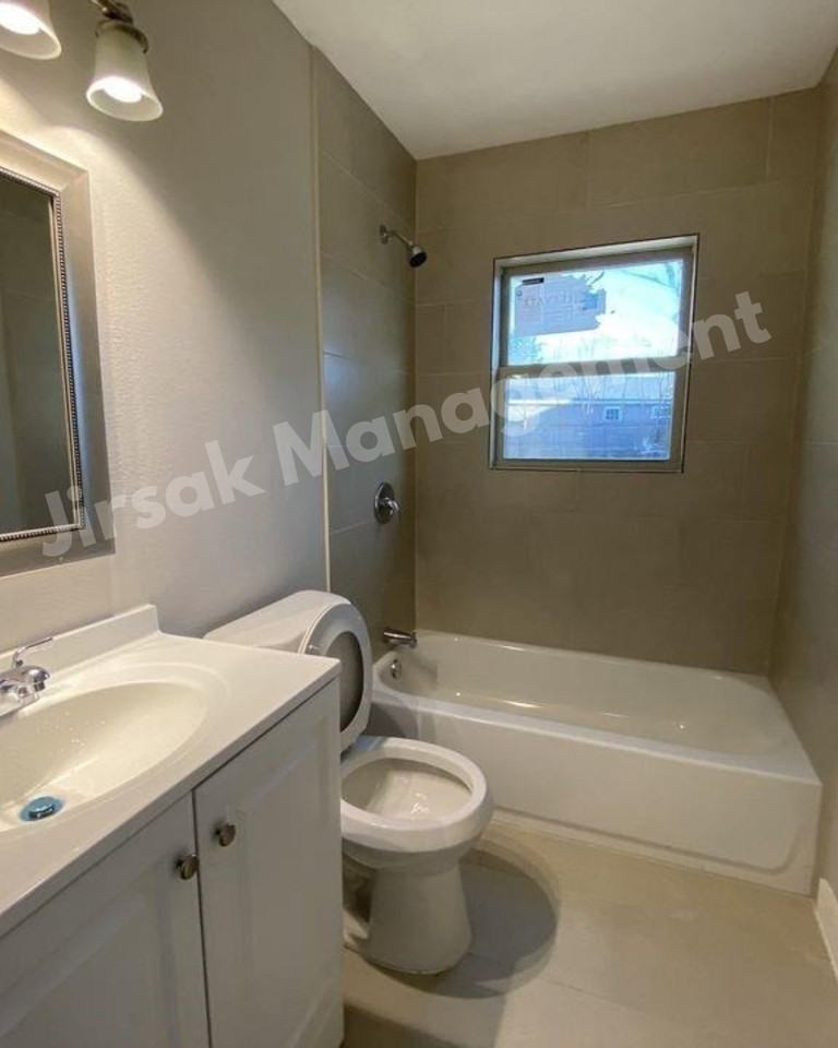 4724 Stokes St - Photo 3 of 6