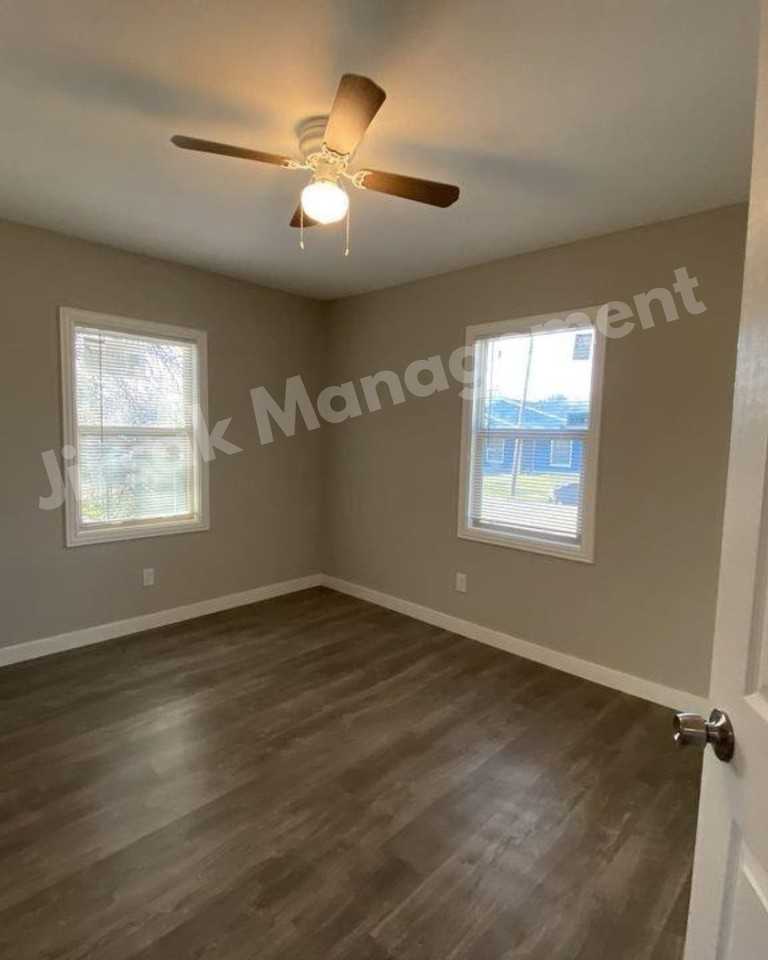 4724 Stokes St - Photo 4 of 6