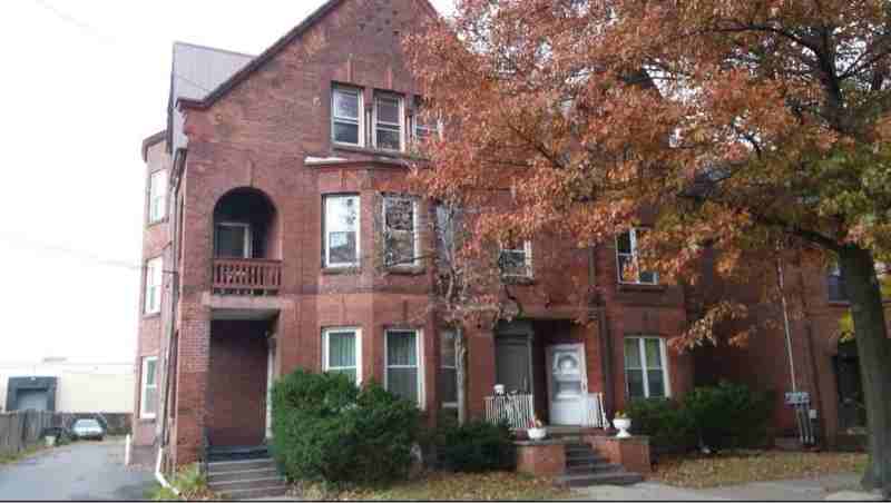 18 W Ross St