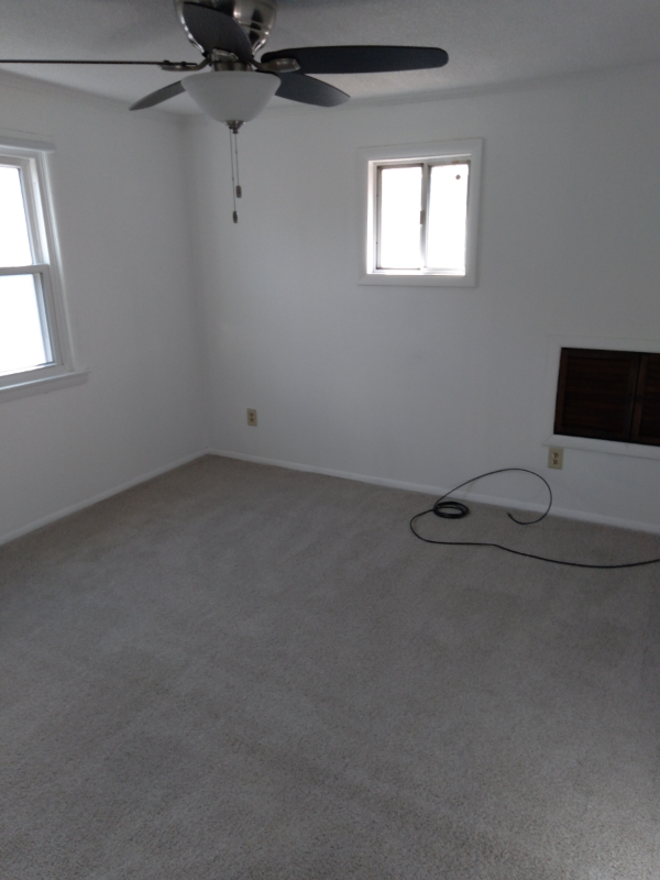 3915 Burnham Ave - Photo 3 of 12