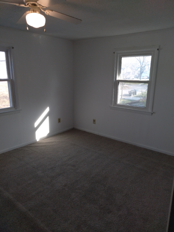 3915 Burnham Ave - Photo 5 of 12