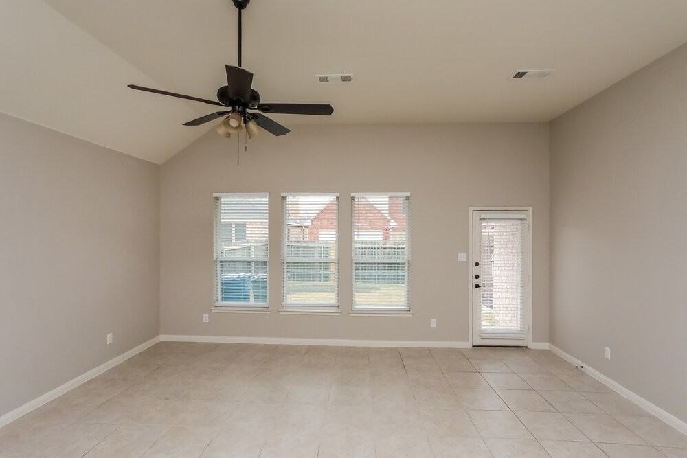 121 Parks Branch Rd - Photo 4 of 17