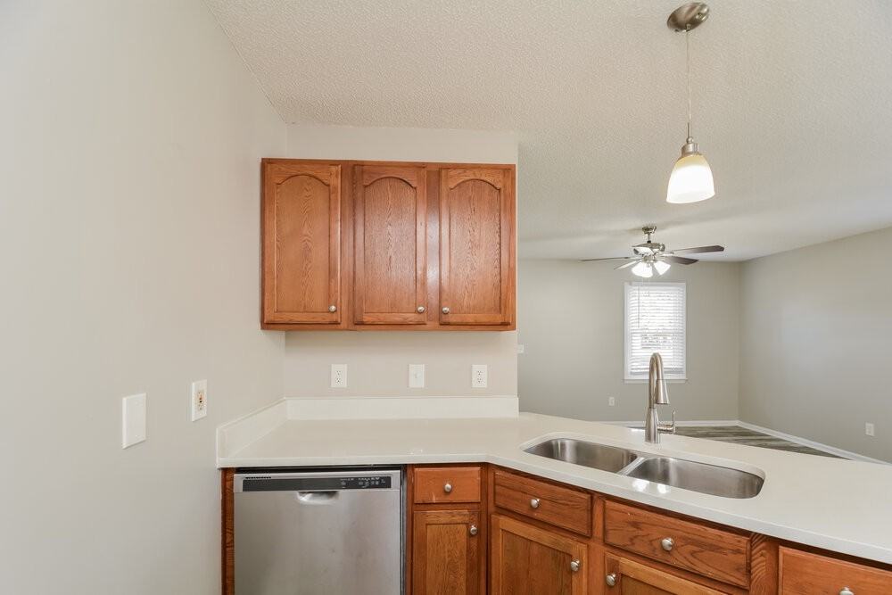 808 Hepplewhite Ct - Photo 5 of 16