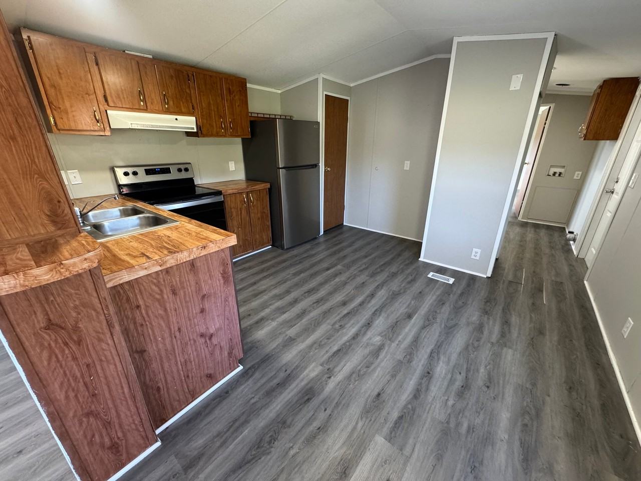 26892 Horse St - Photo 3 of 7