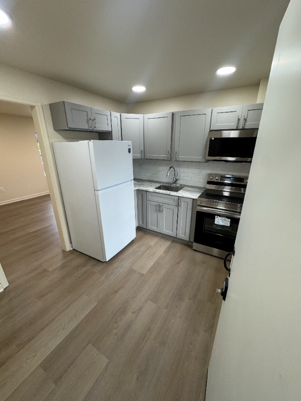 617A Fairview Ave #617B - Photo 6 of 12