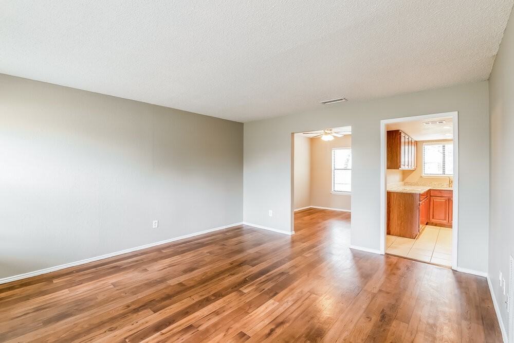 1513 Long Shadow Ln - Photo 4 of 17