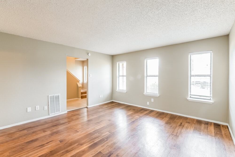 1513 Long Shadow Ln - Photo 5 of 17