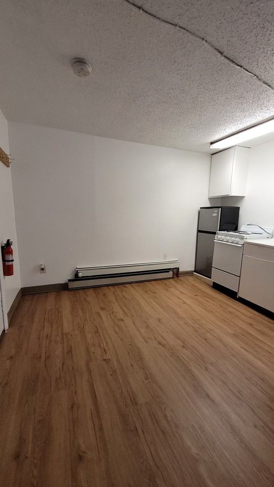 1128 Hess Ave #XX - Photo 2 of 7