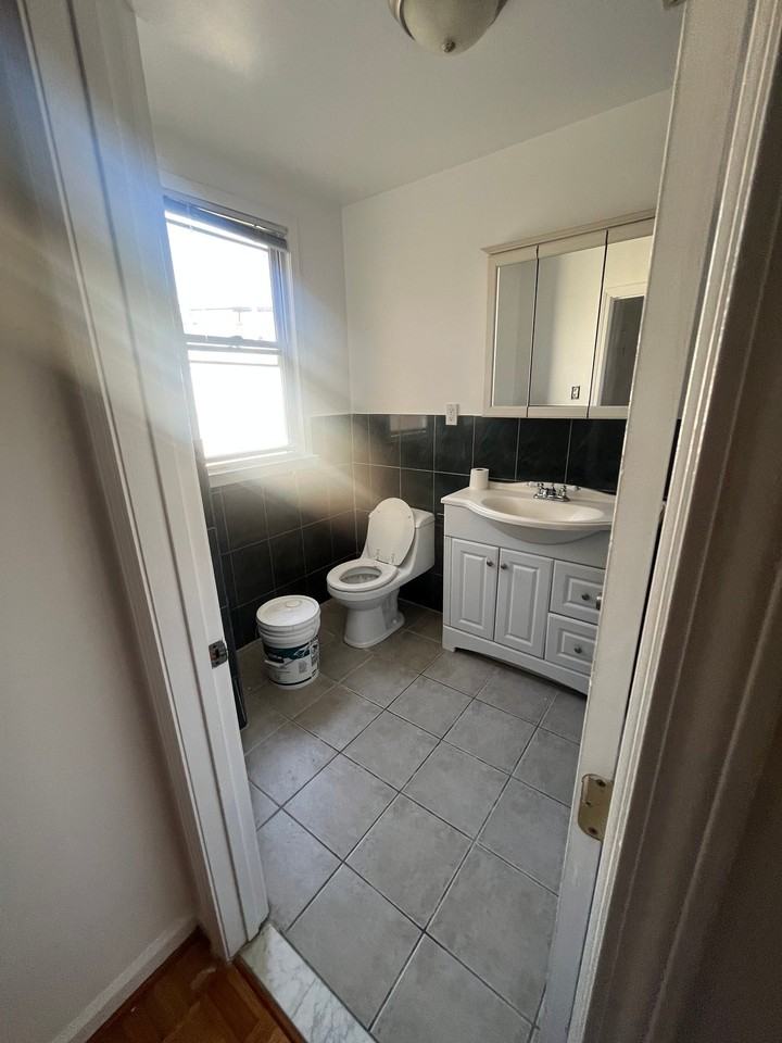 1211 Ridge Ave #1 - Photo 4 of 9