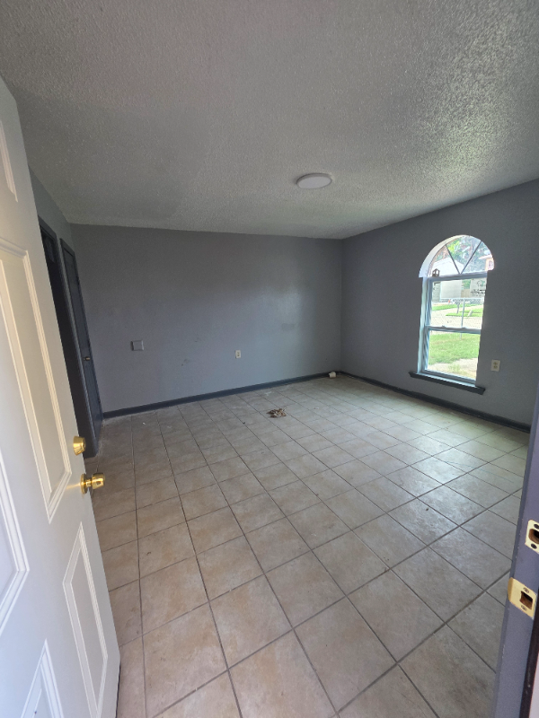7831 Sail St - Photo 3 of 14