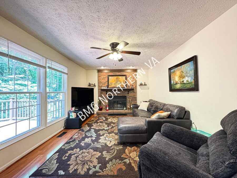 3821 Jocelyn Dr - Photo 2 of 34