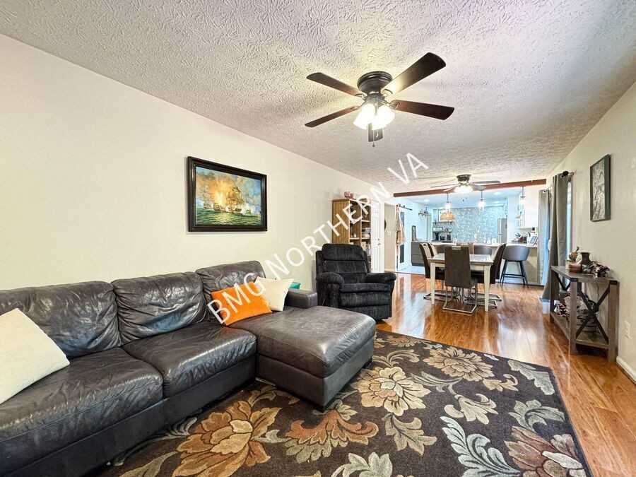 3821 Jocelyn Dr - Photo 3 of 34