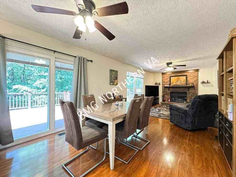 3821 Jocelyn Dr - Photo 4 of 34