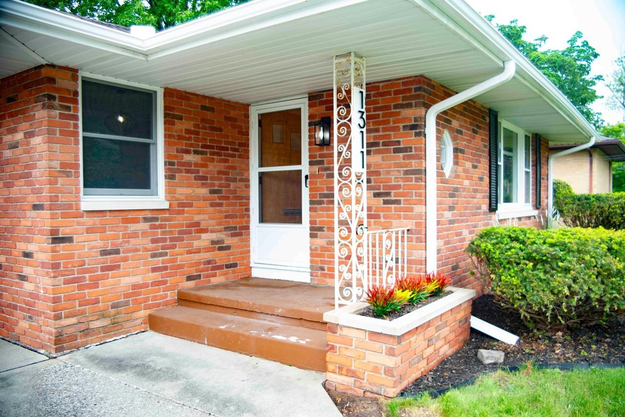 1311 W Morrell St - Photo 4 of 48