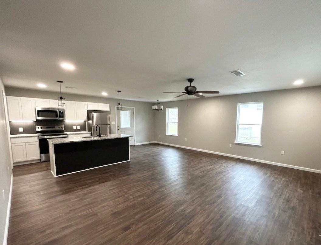 2423 S Chatfield Rd - Photo 2 of 21