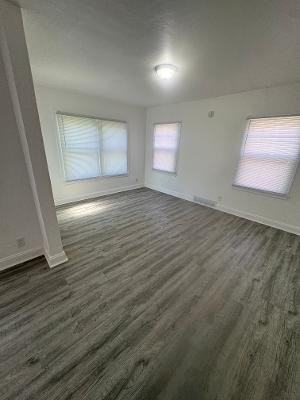 1807 E Walnut St - Photo 4 of 15