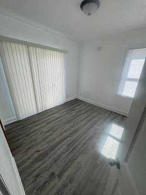 1807 E Walnut St - Photo 7 of 15