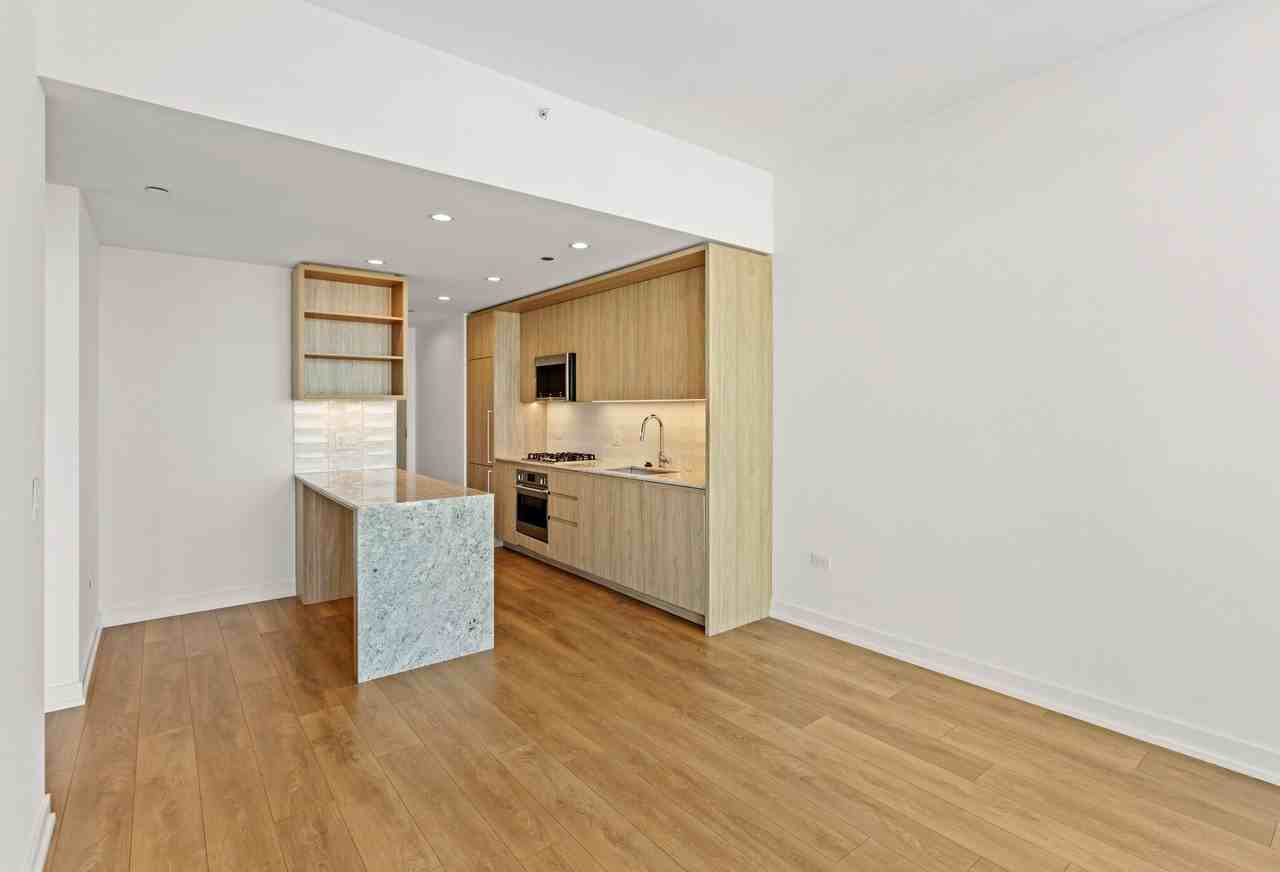 338 W Hill St - Photo 2 of 8