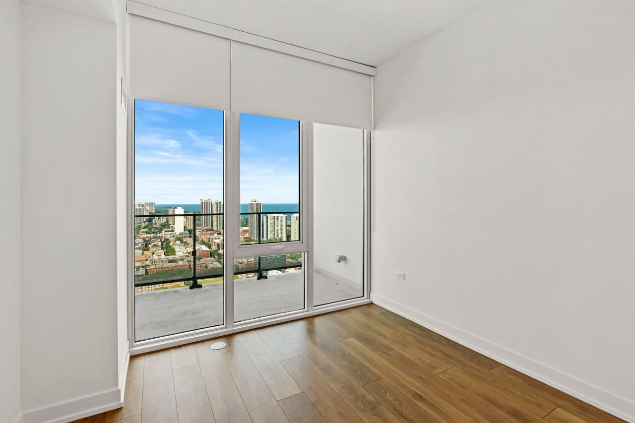 338 W Hill St - Photo 3 of 8