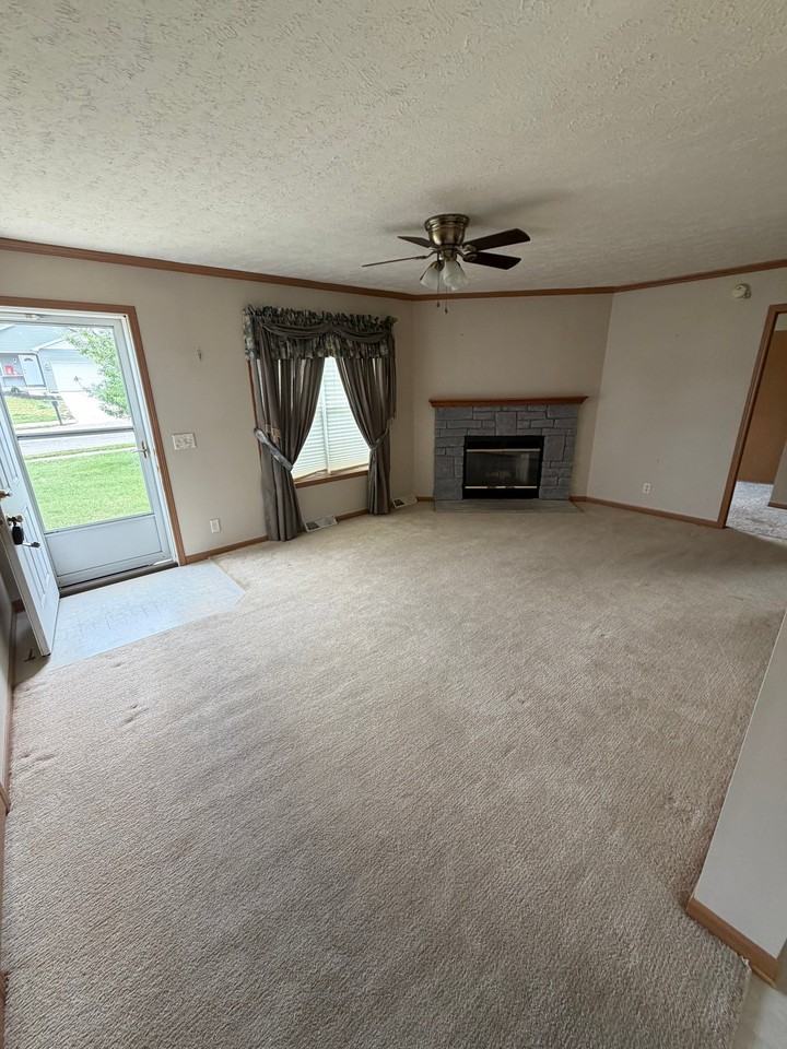 229 Taylor Dr - Photo 3 of 10