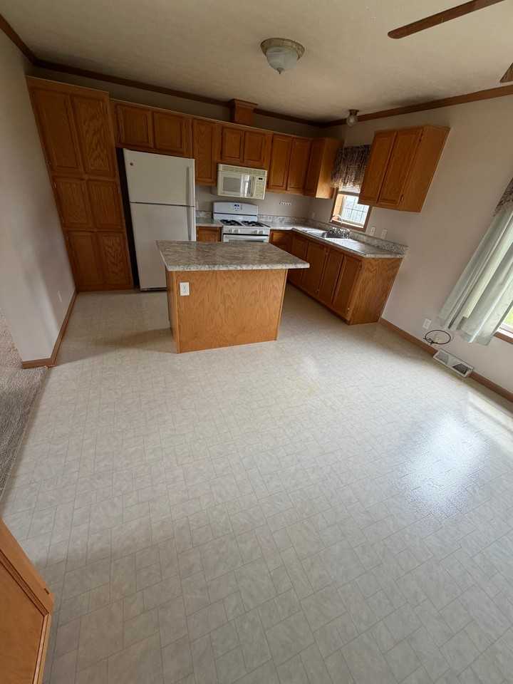 229 Taylor Dr - Photo 4 of 10
