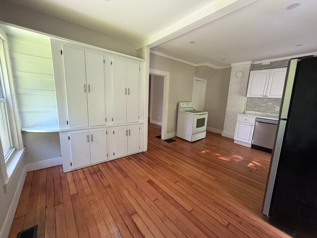 30 Edgewood St #B - Photo 2 of 11