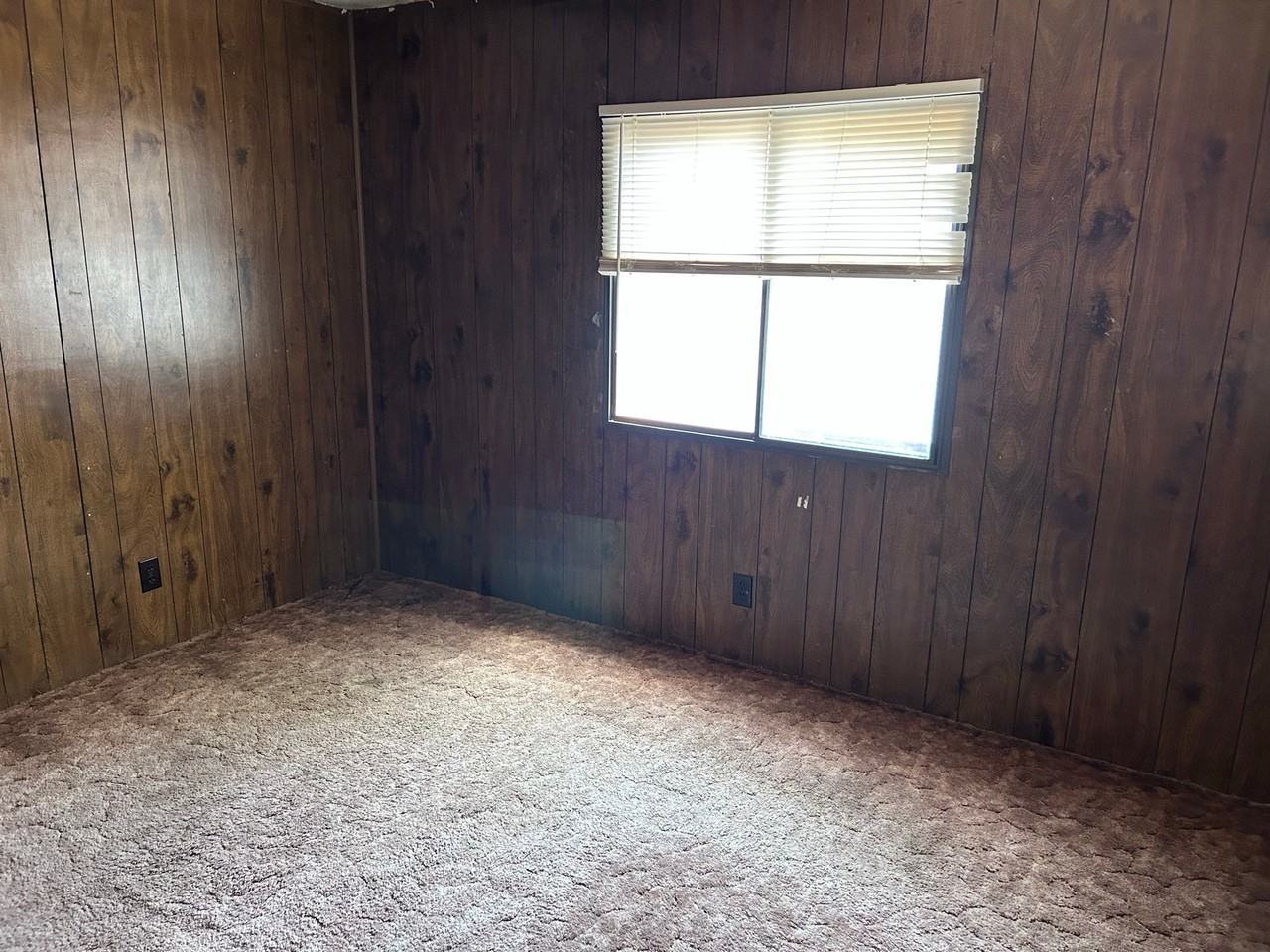 5501 9th St - Photo 3 of 4