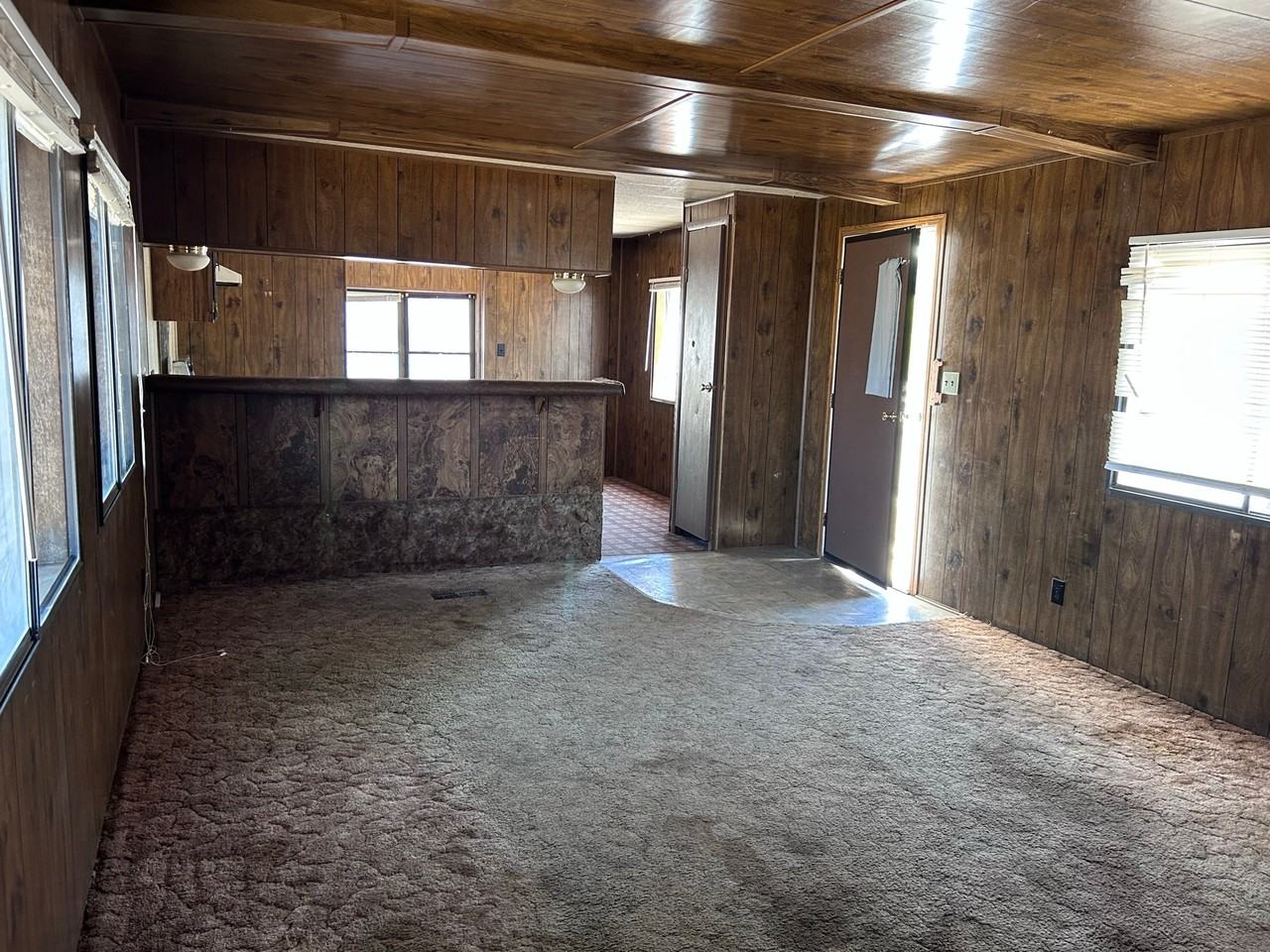 5501 9th St - Photo 4 of 4