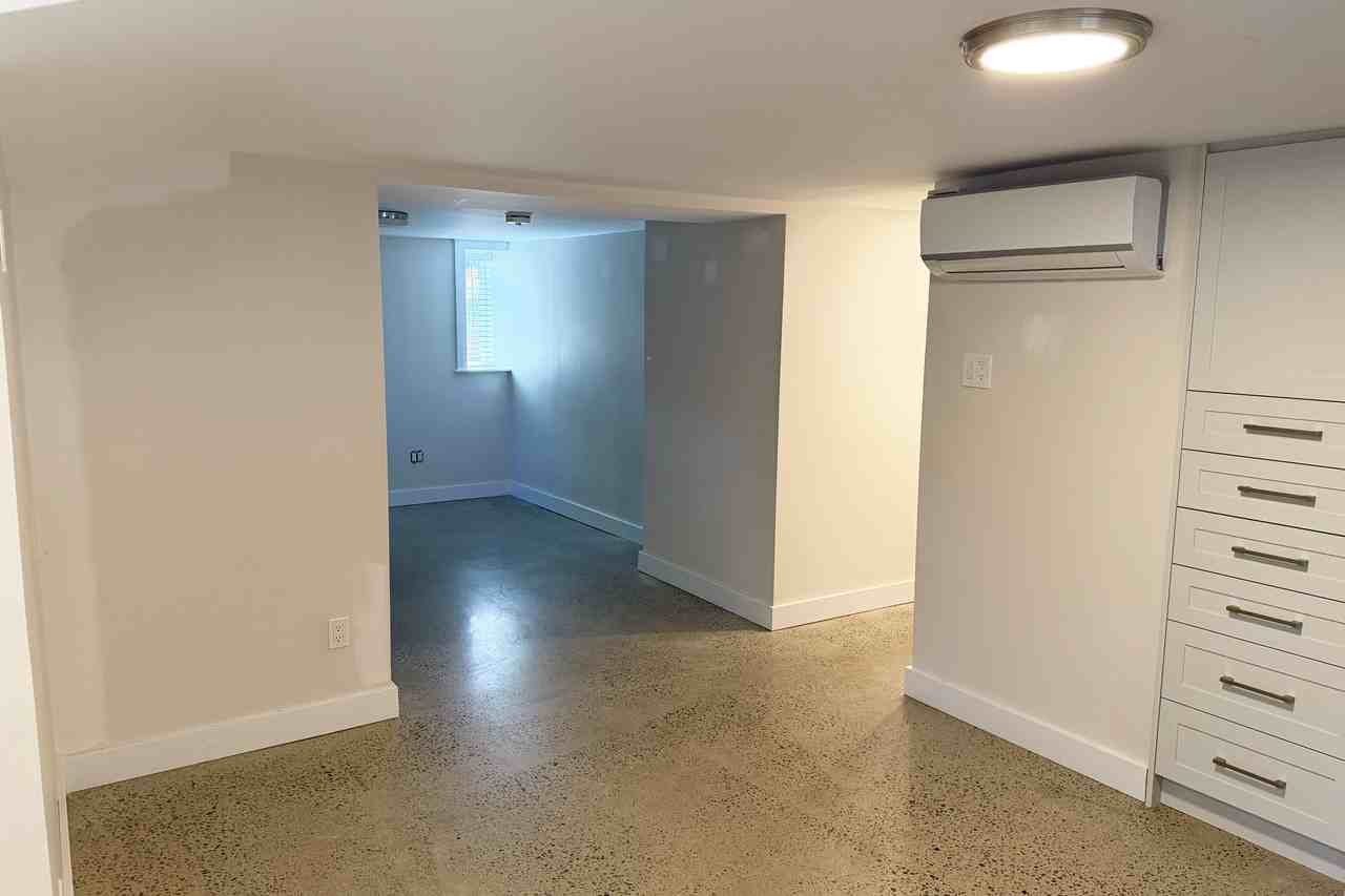172 High Park Avenue - Photo 4 of 17