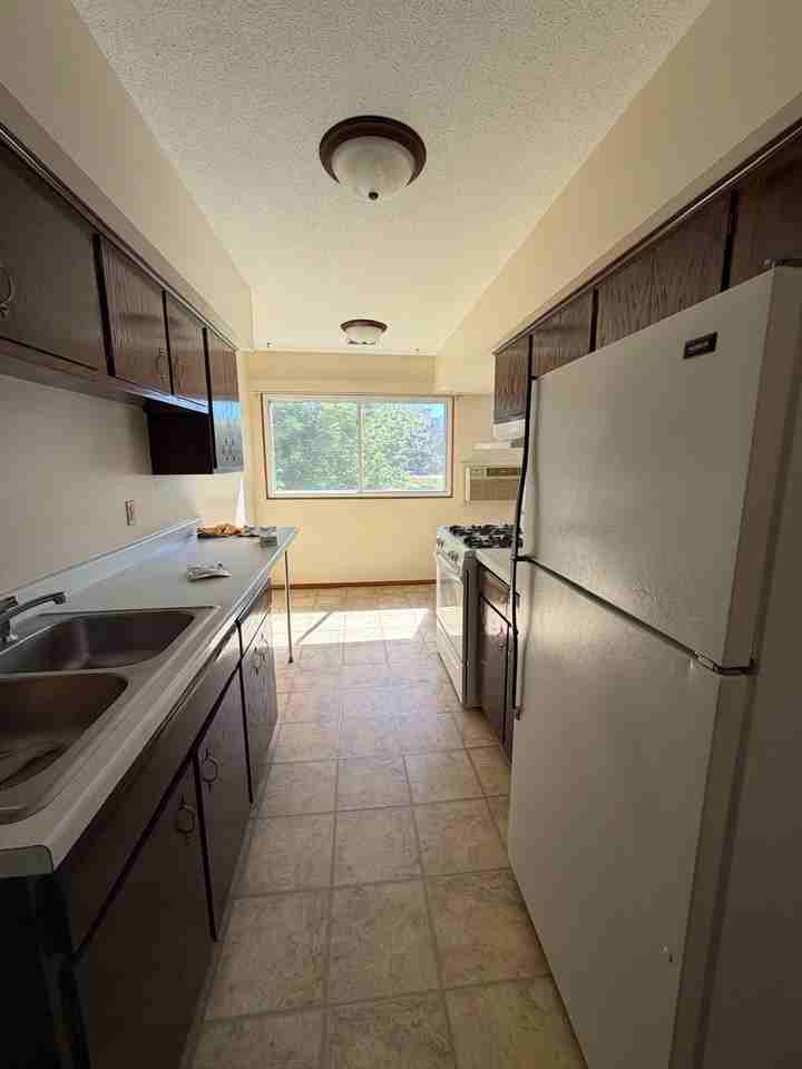4819 Azelia Ave N #8 - Photo 4 of 7