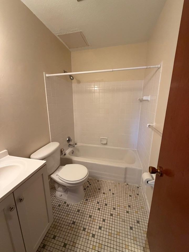 4819 Azelia Ave N #8 - Photo 5 of 7