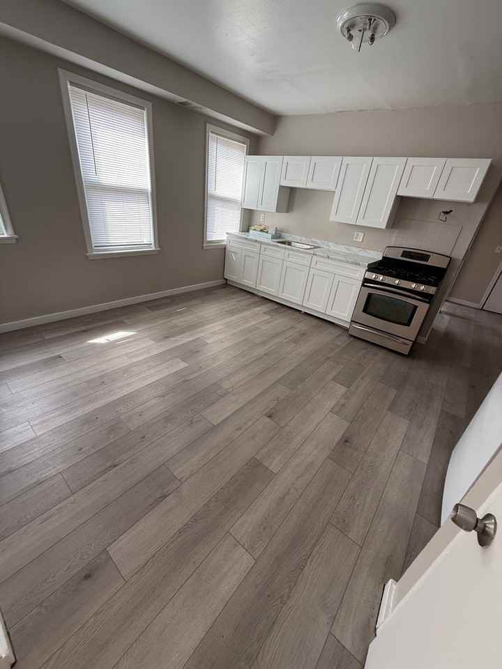 2505 Main St