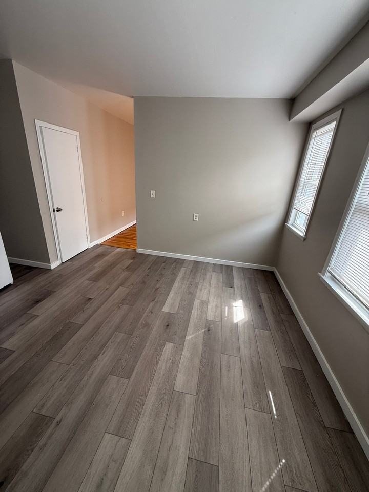 2505 Main St - Photo 2 of 19