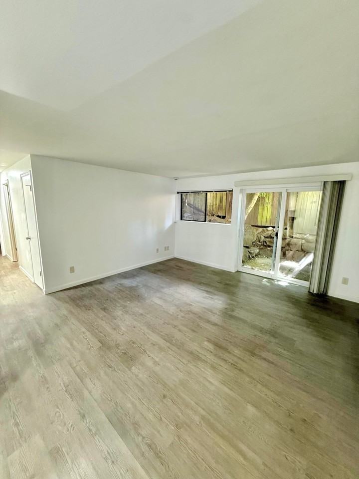 2611 44th Ave Sw #7 - Photo 3 of 19
