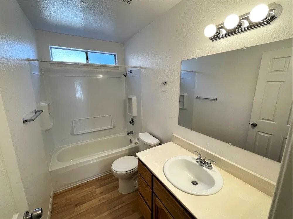 4886 Birkdale Cir - Photo 3 of 8