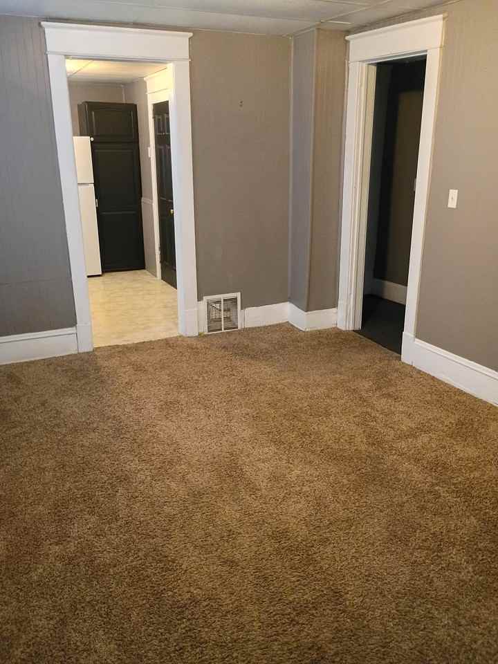 1122 W 11th St - Photo 7 of 12