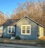 featured image of 207 N 4th St