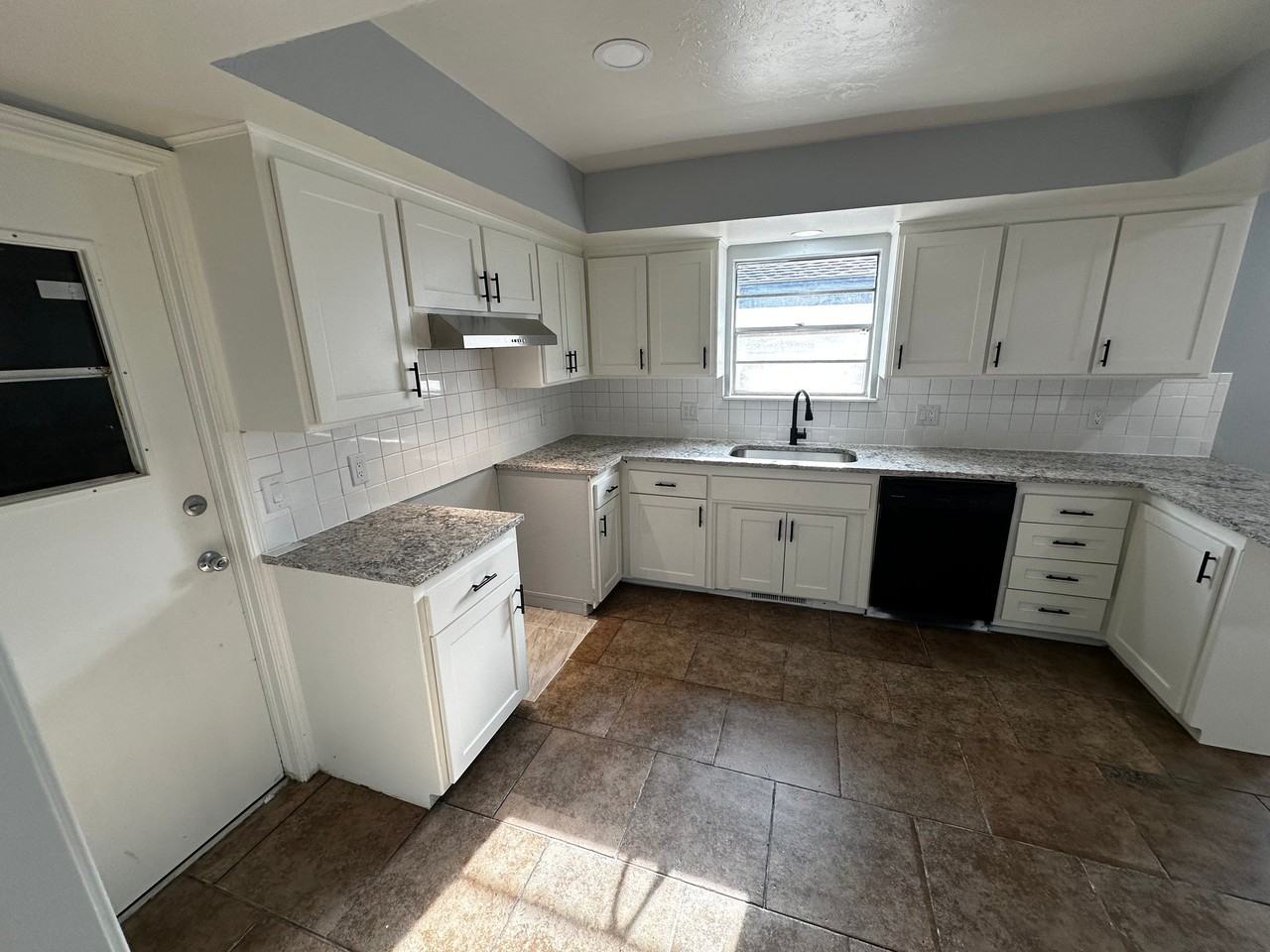 8031 Nw 31st Ter - Photo 4 of 20