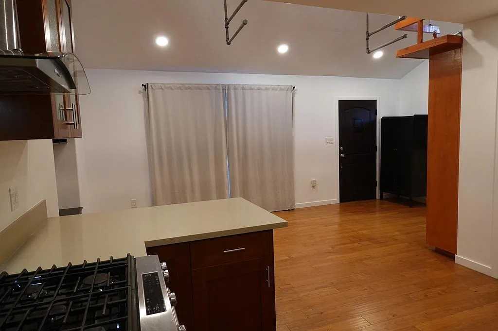 1348 Cherry Ave - Photo 4 of 19