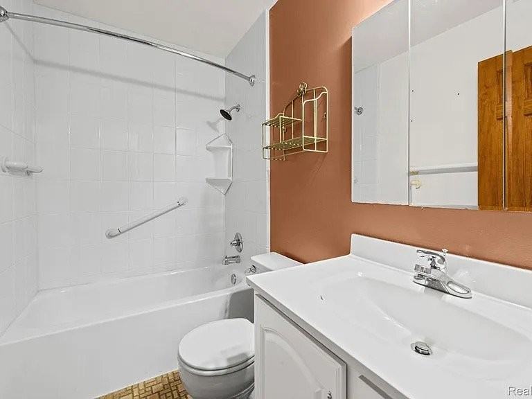 4010 Linwood Ave - Photo 3 of 18