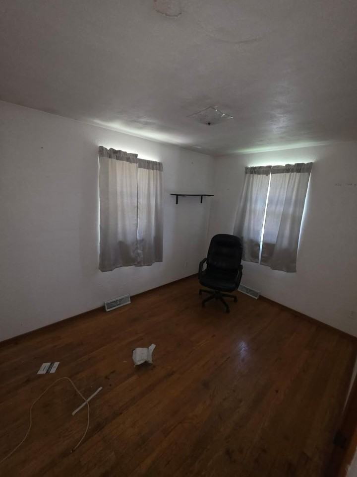 11302 E Putnam St - Photo 4 of 5