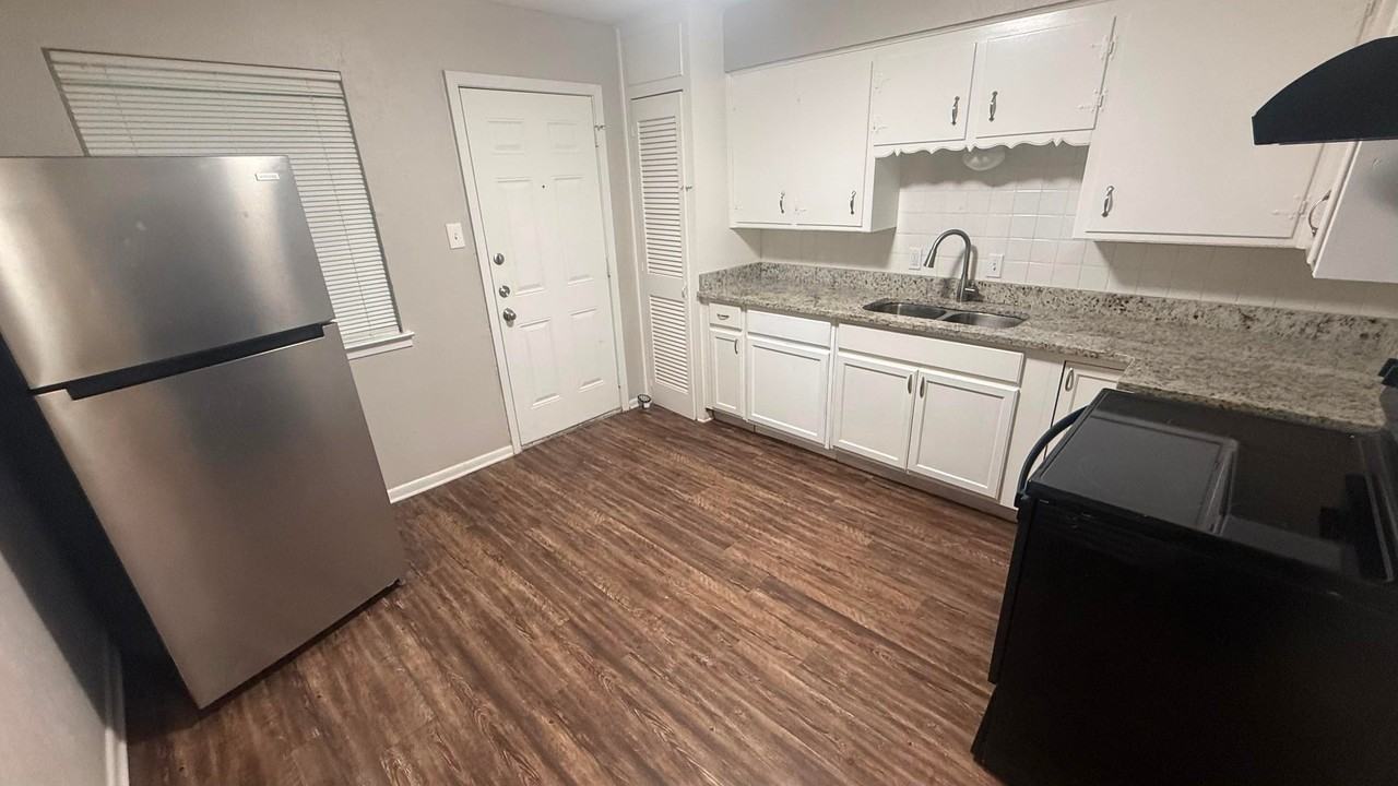 2520 Normont Cir #2520 - Photo 7 of 14
