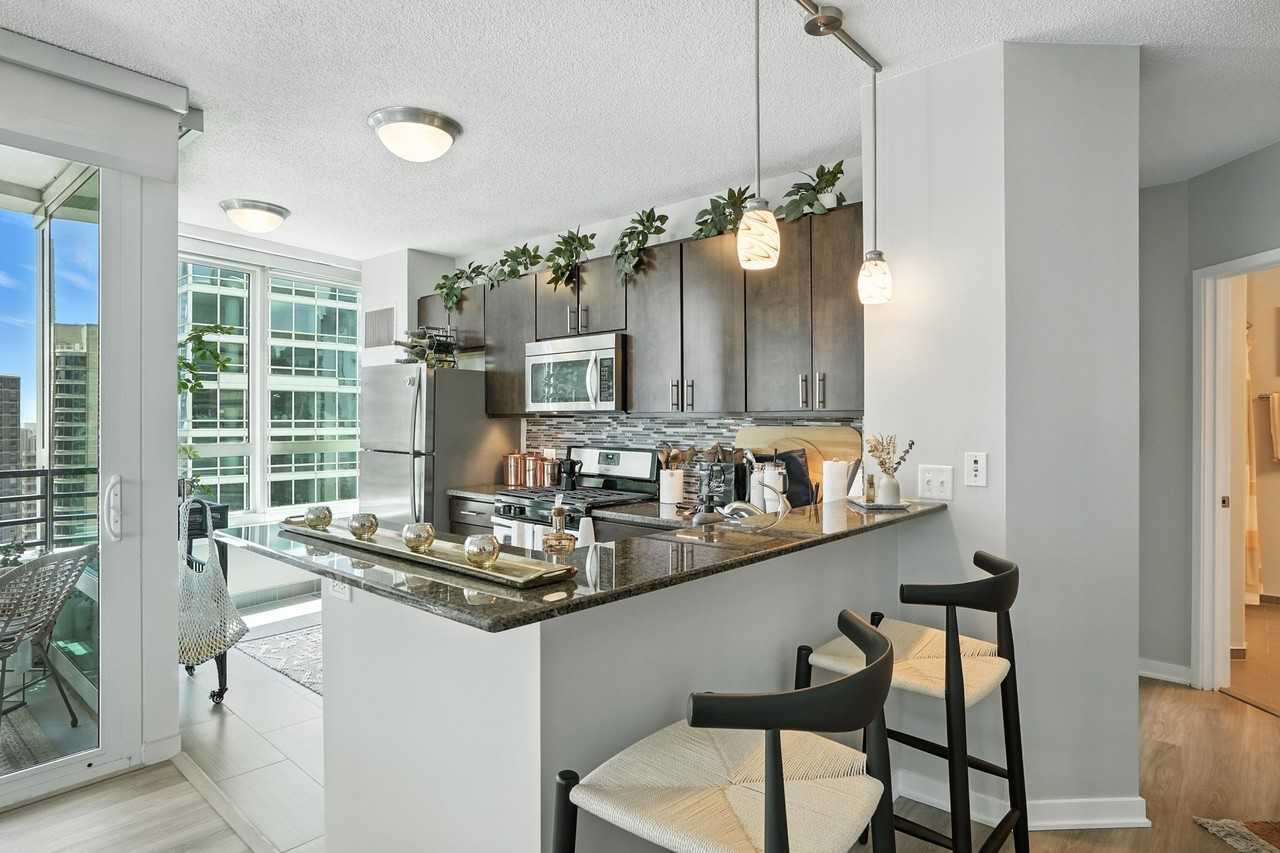 313 E Grand Ave - Photo 5 of 16