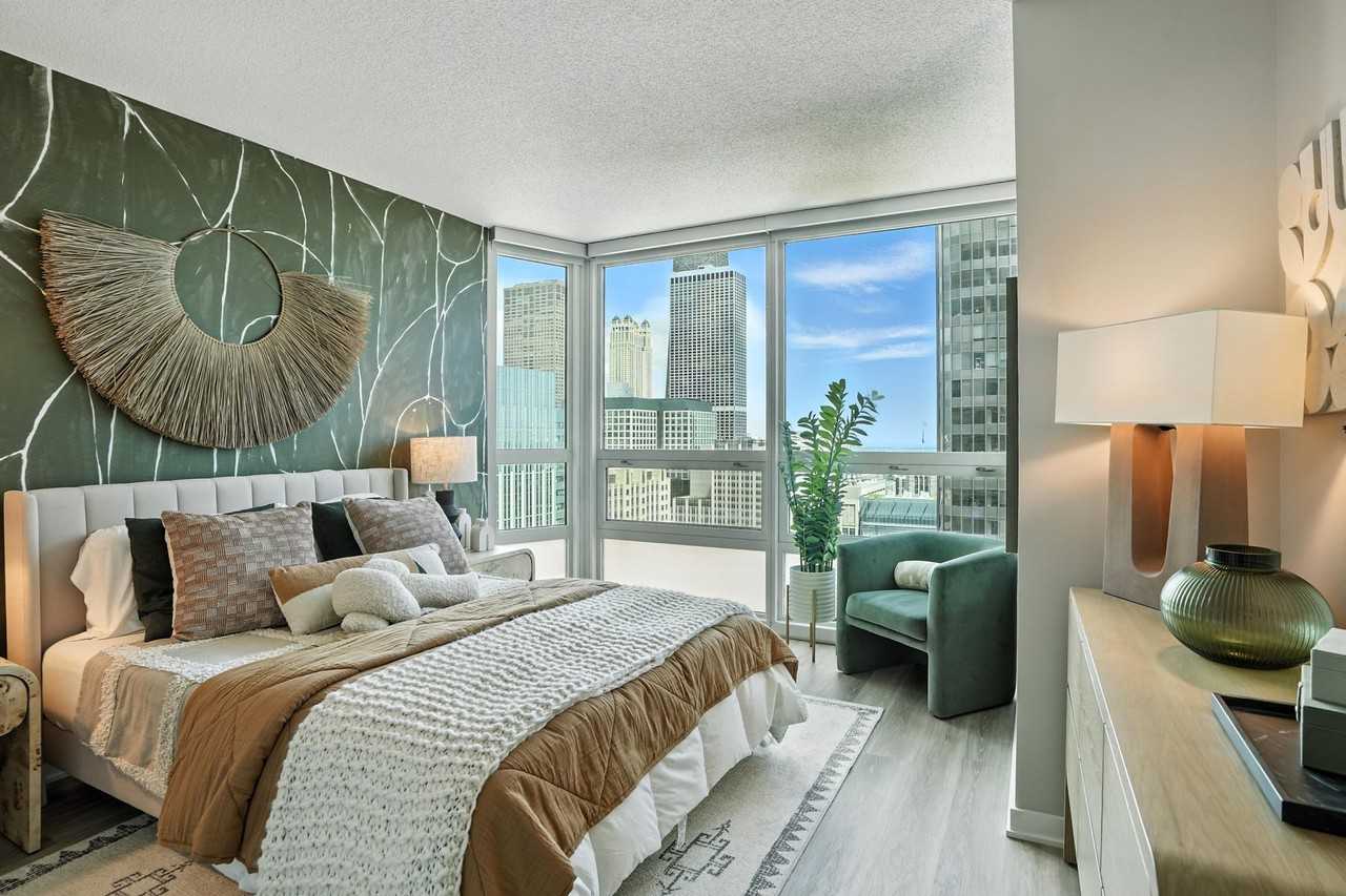 313 E Grand Ave - Photo 7 of 16