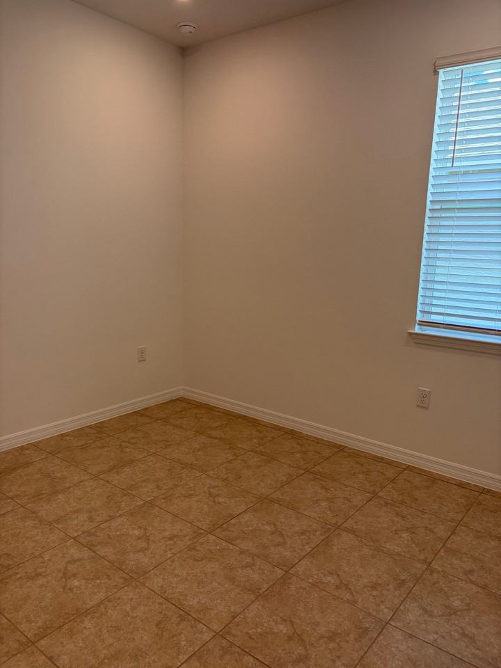 5754 Sw 71st Ave - Photo 2 of 20