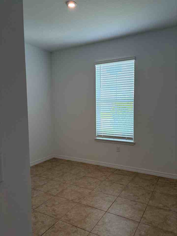 5754 Sw 71st Ave - Photo 4 of 20